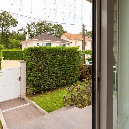 Casa de Férias Maison en lisière de forêt avec jacuzzi Fontenay-le-Fleury