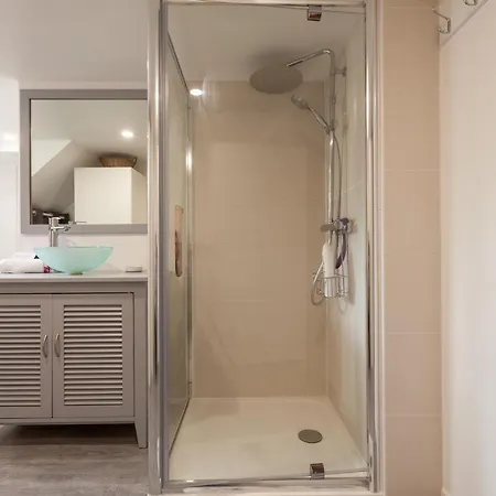 Maison en lisière de forêt avec jacuzzi