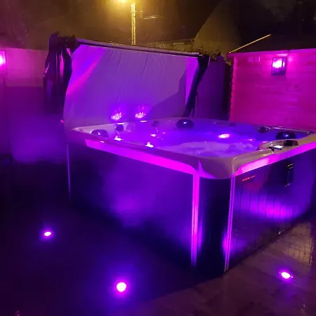 Casa de Férias Maison en lisière de forêt avec jacuzzi *